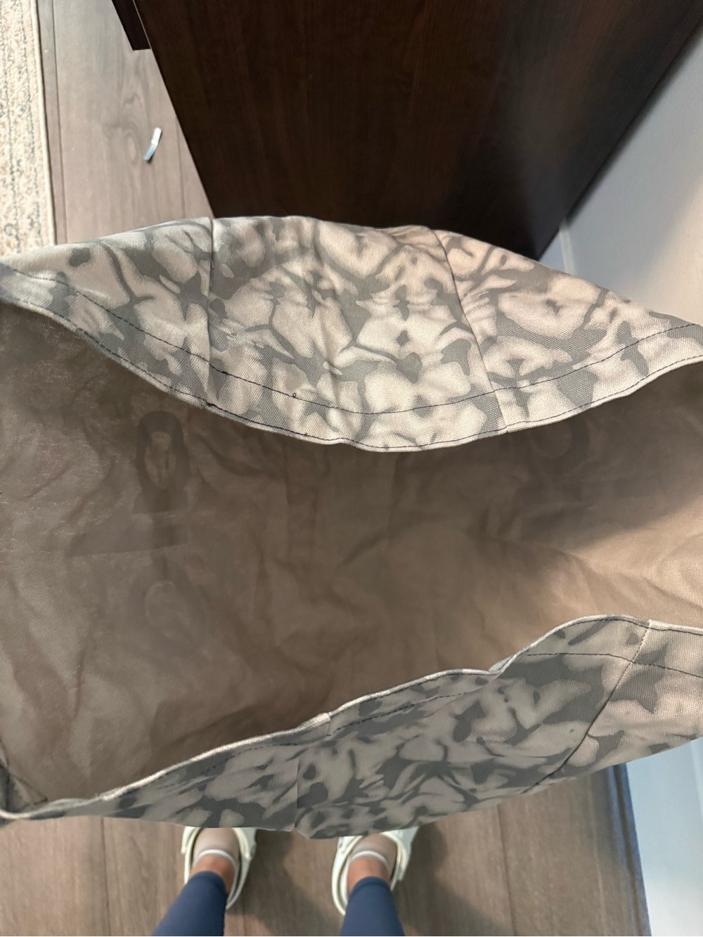 Alo Yoga Iconic Shopper Tote – Grey Tiedye | NWT - Picture 4 of 5